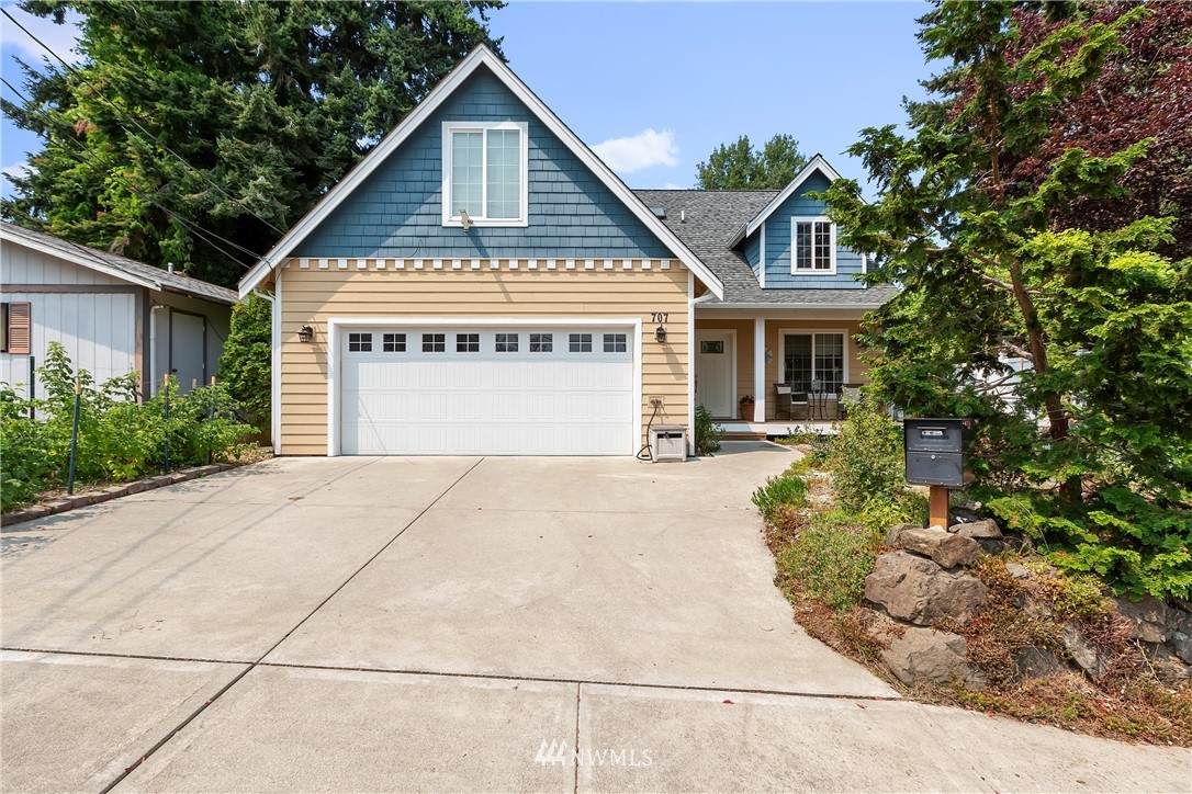 707 Summit Avenue - Photo 1