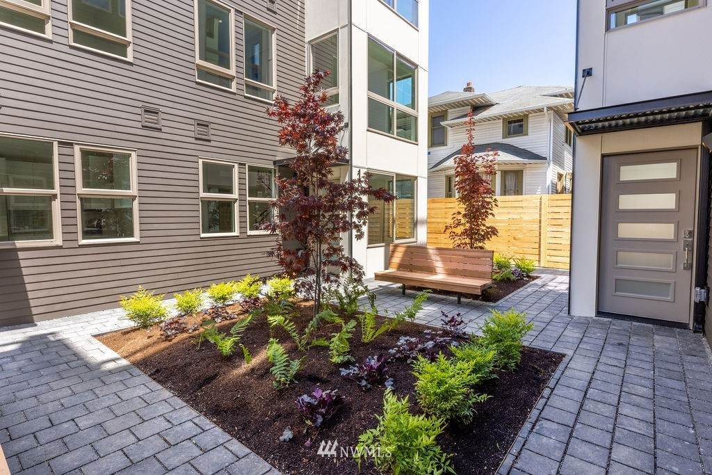 1037 Cloverdale Street - Photo 1