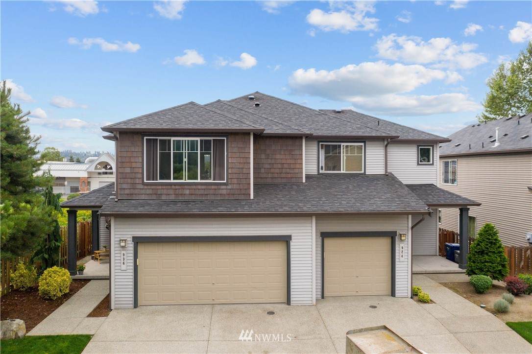936 42nd Court - Photo 1