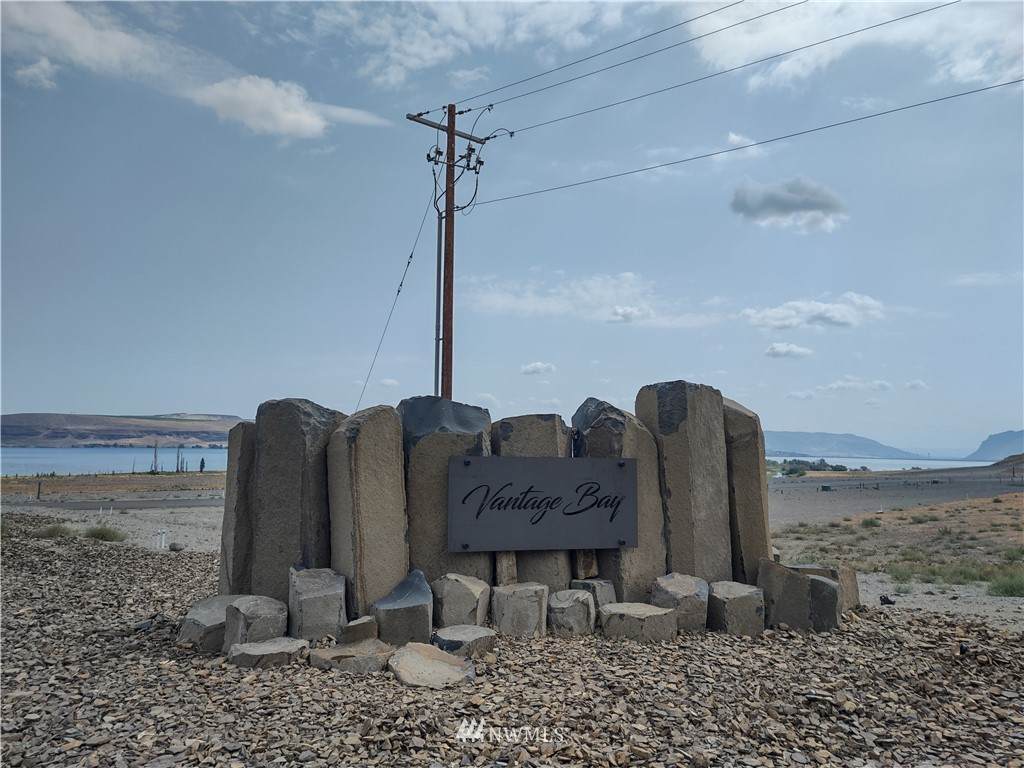 82 xxx Vantage Bay Loop - Photo 1