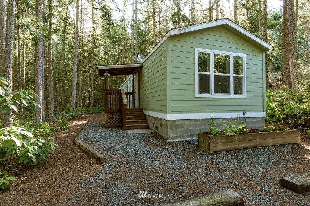 4435 Woodland Circle - Photo 1