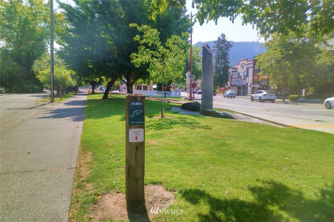 390 Rainier Boulevard - Photo 1