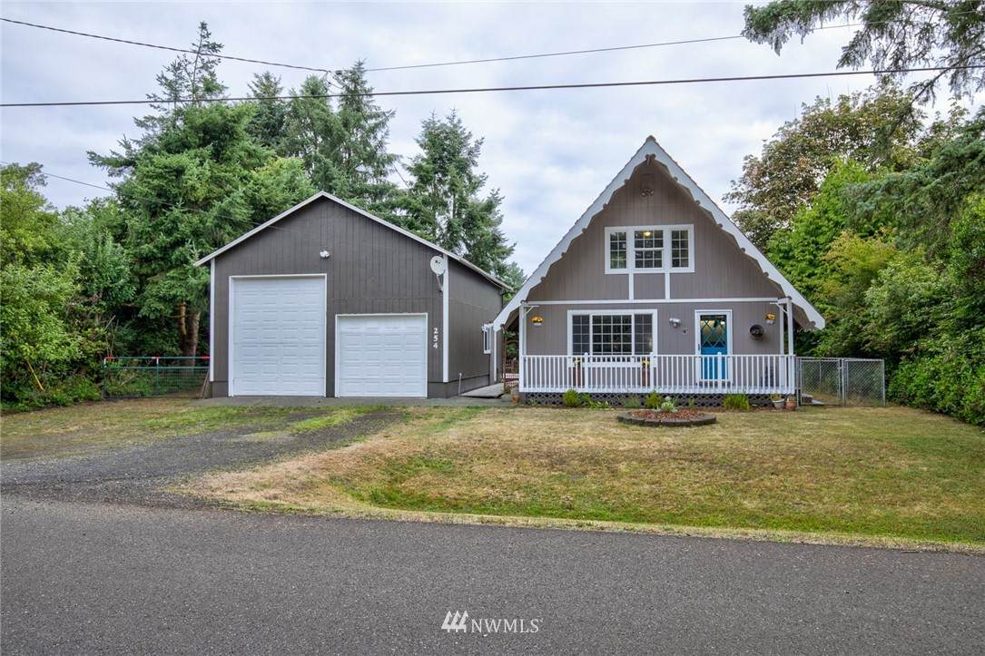 254 Wishkah Street - Photo 1