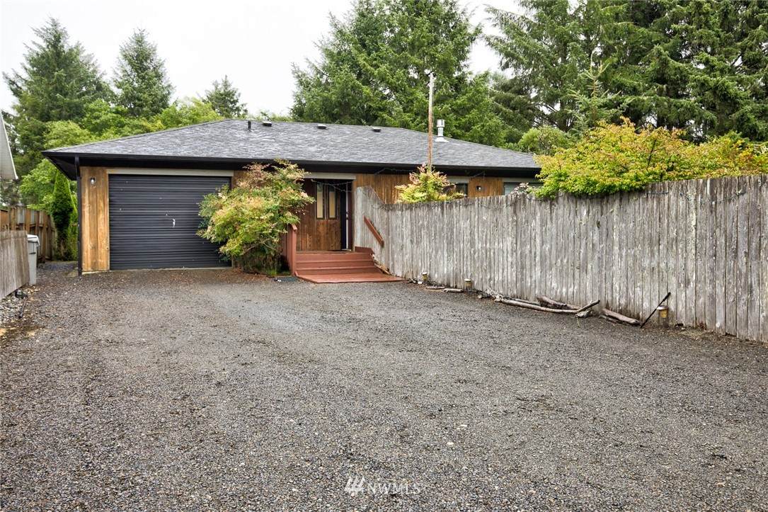 548 Makah Avenue - Photo 1
