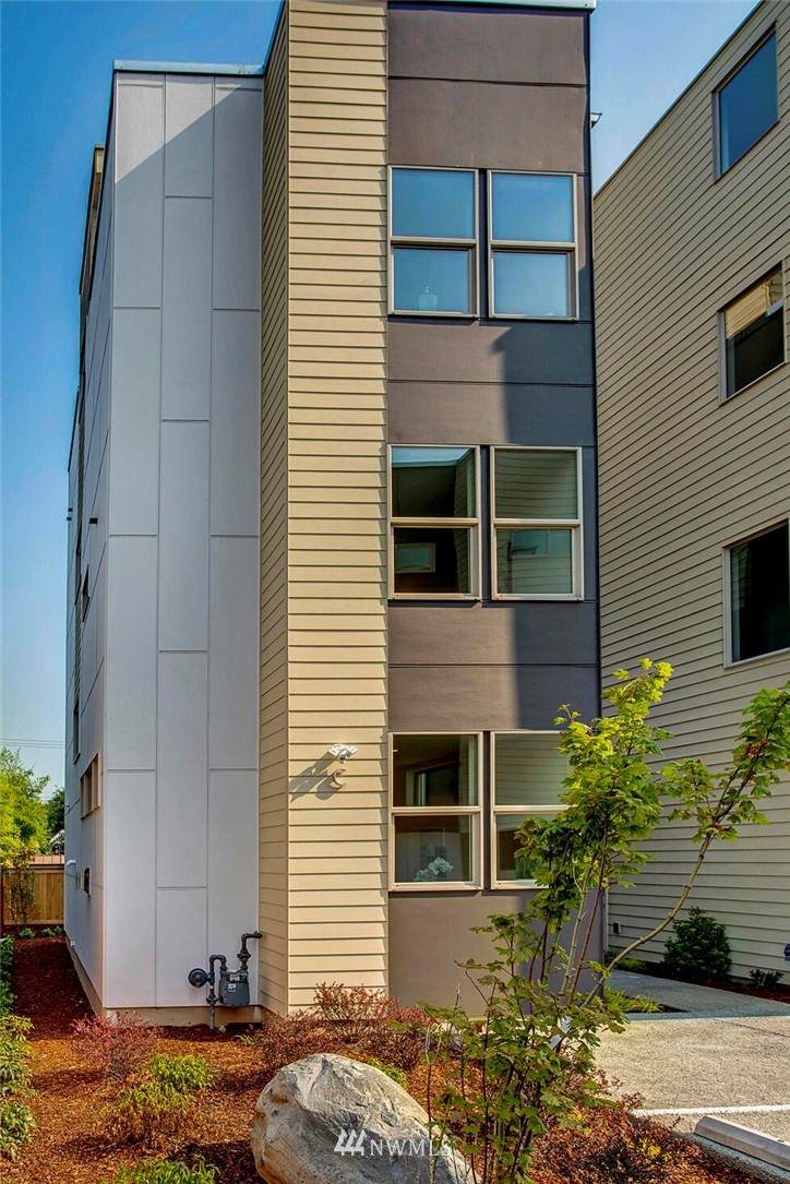 2622 Genesee Street - Photo 1