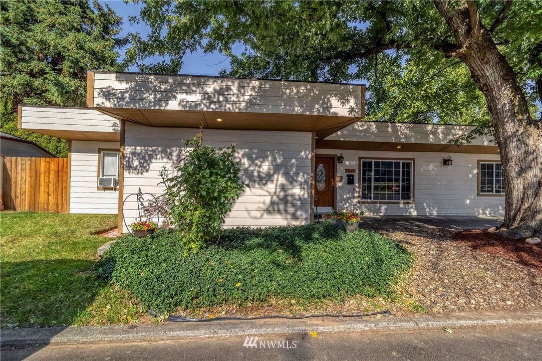 1021 Davis Street - Photo 1
