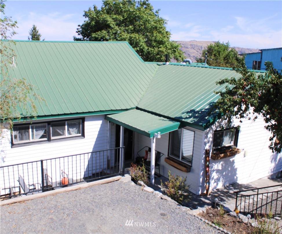 415 Banks Avenue - Photo 1