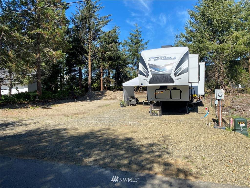 114 Goldeneye Street Se - Photo 1