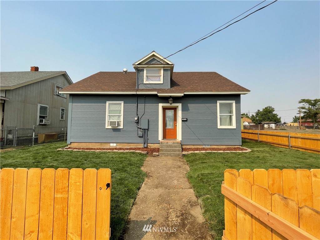 1018 Poplar Street - Photo 1