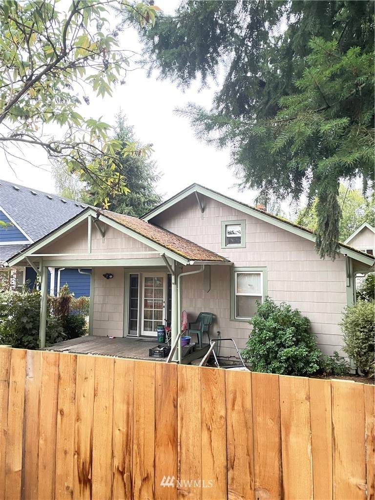 424 Cushing Street - Photo 1