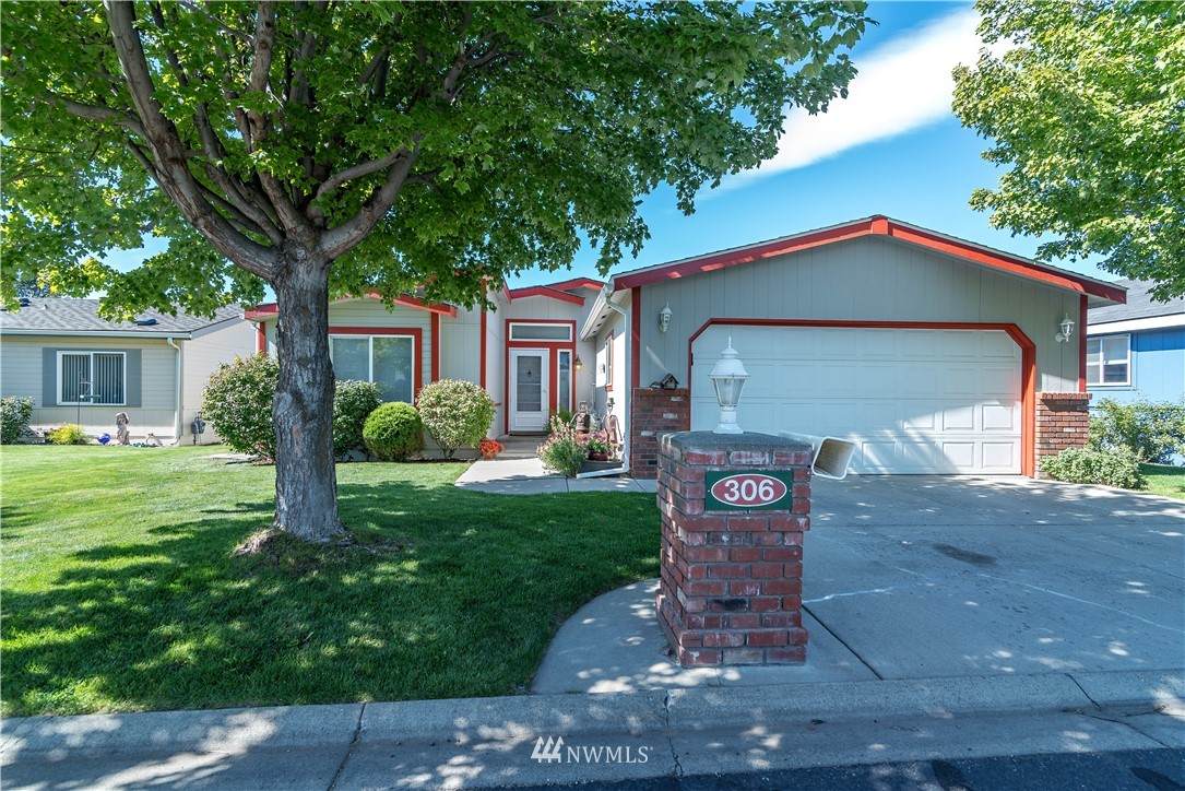 1100 Rosewood Drive - Photo 1