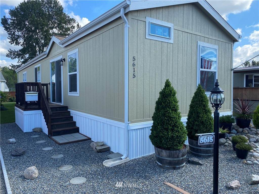 5615 113th Avenue - Photo 1
