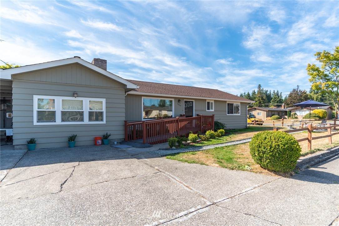 1402 Fowler Street - Photo 1