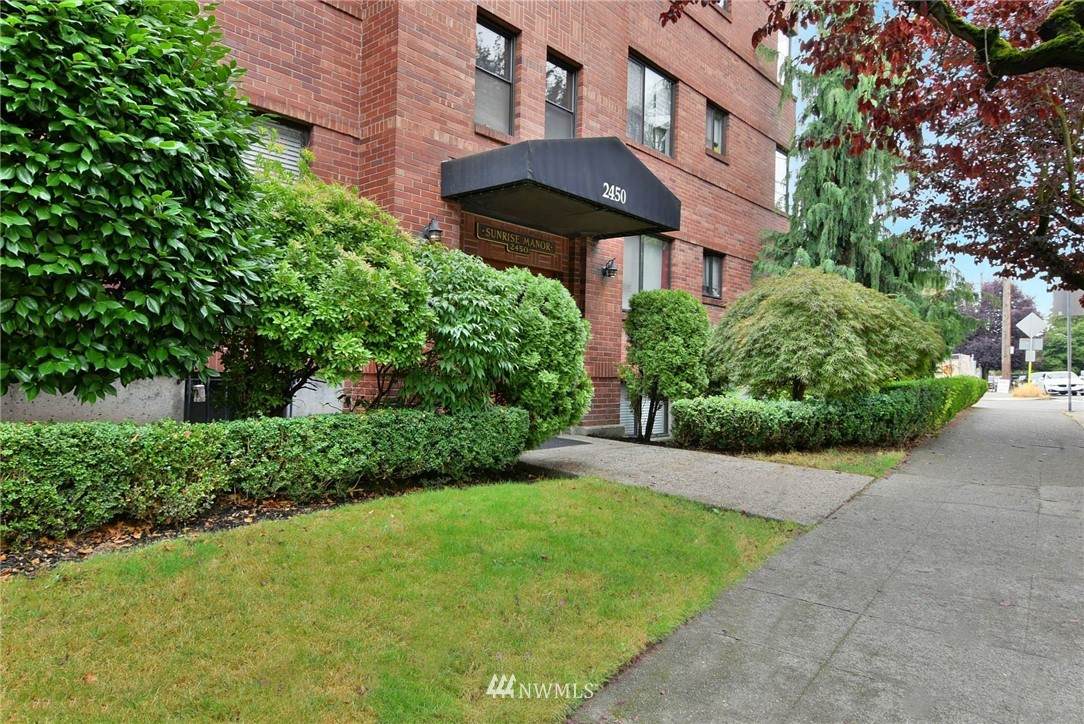 2450 Dexter Avenue - Photo 1