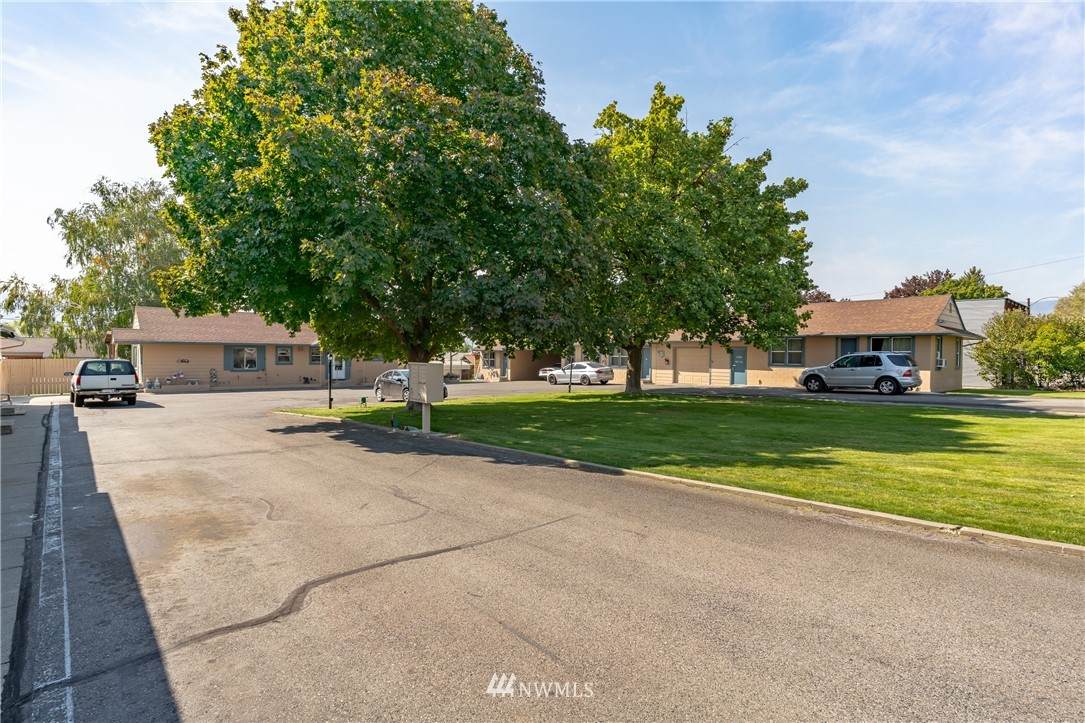 514 Riverside Drive - Photo 1