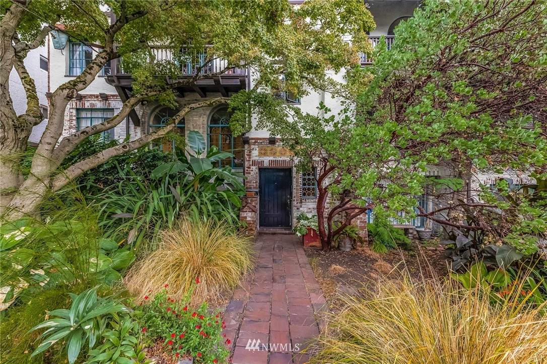 4204 11th Avenue - Photo 1
