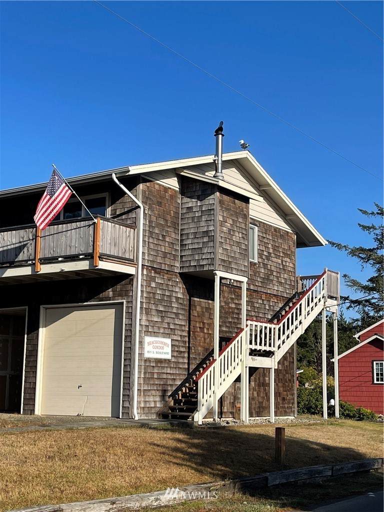 1611 Ocean Beach Blvd - Photo 1