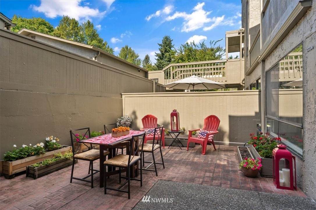 6700 Park Point Way - Photo 1