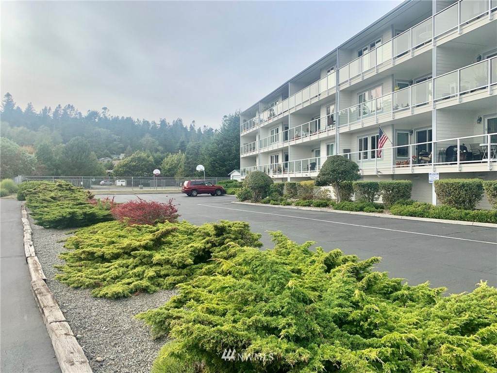 1800 Skyline Way - Photo 1