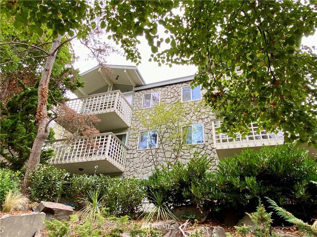940 35th Street - Photo 1