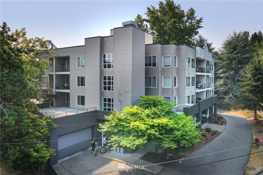 2301 Blakeley Avenue - Photo 1
