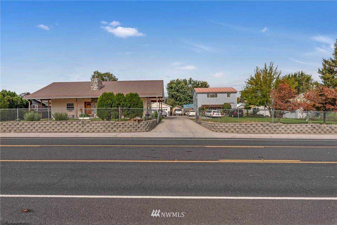 1610 Maple Street - Photo 1