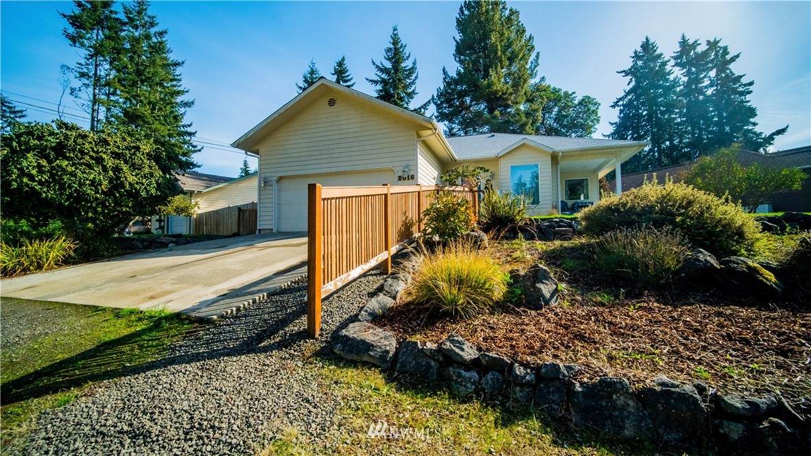 2016 Westview Drive - Photo 1