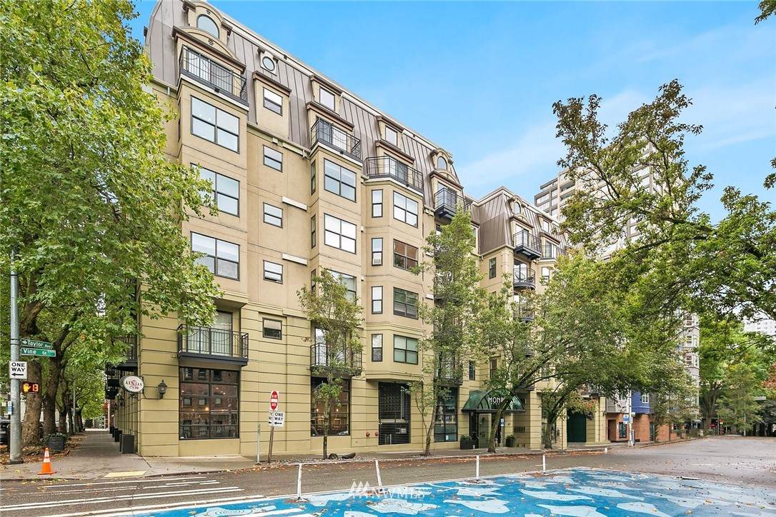 425 Vine Street - Photo 1