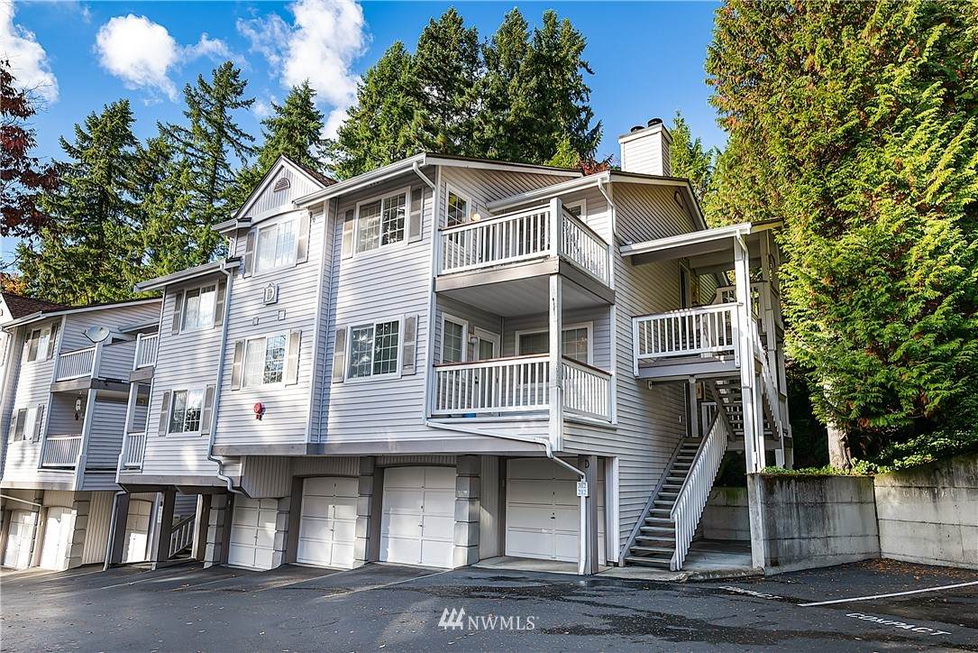 8545 166th Avenue - Photo 1