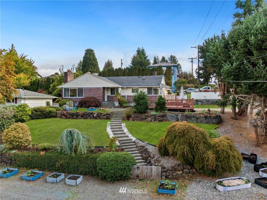 3143 Louise Street - Photo 1