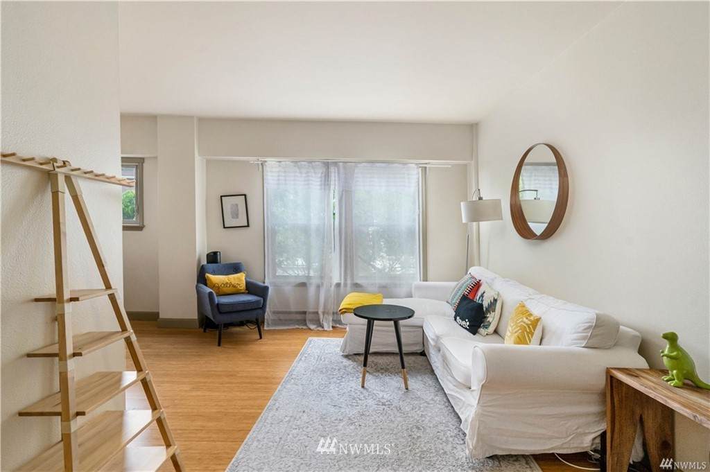 505 E Denny Way - Photo 1