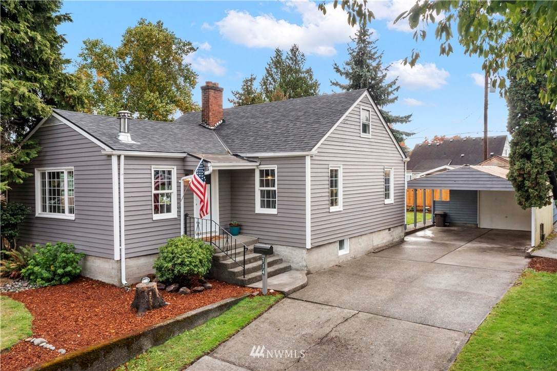 714 7th Street - Photo 1