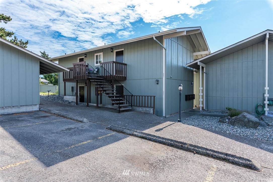 1710 Skyline Way - Photo 1
