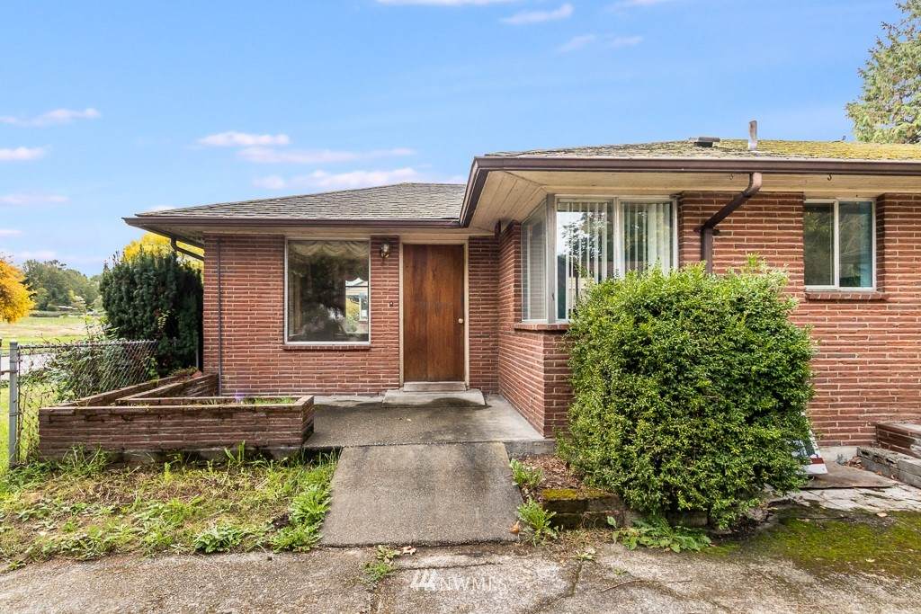 3807 43rd Avenue - Photo 1