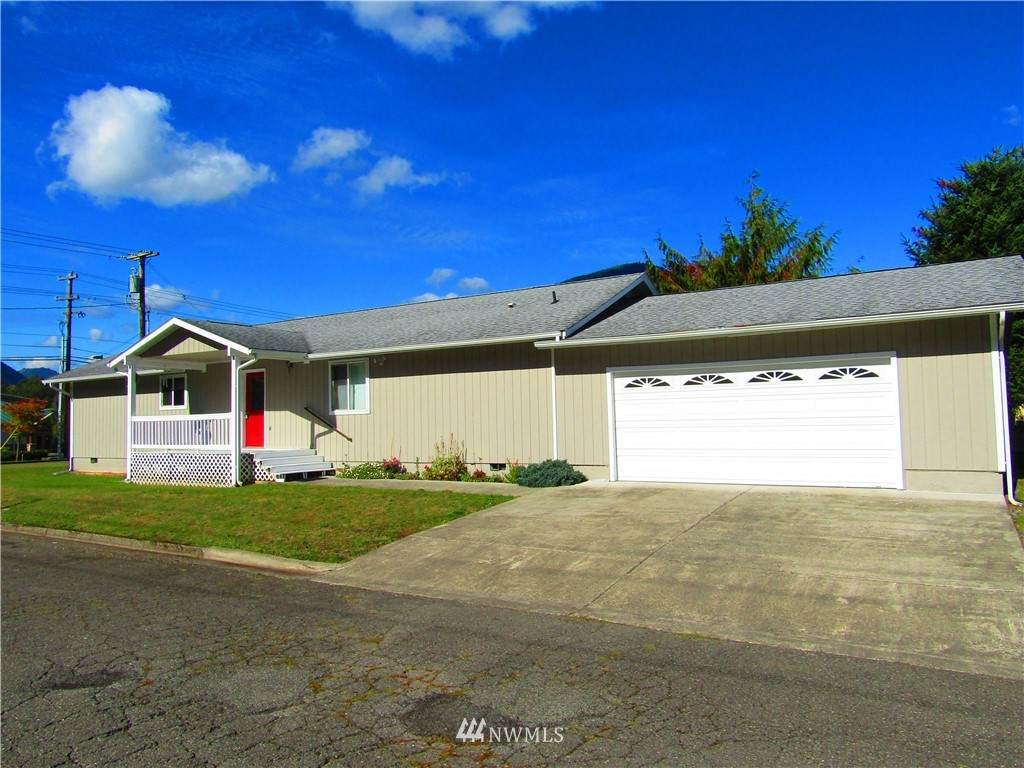 694 Temple Avenue - Photo 1