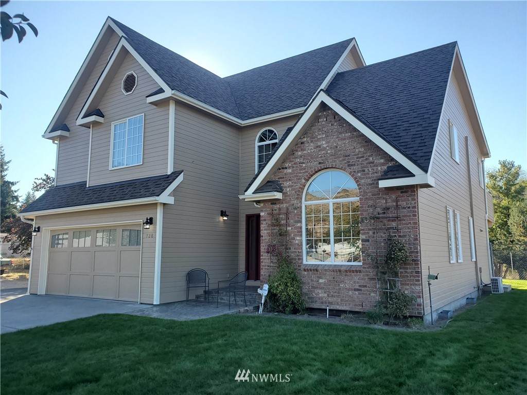 728 Wapato Avenue - Photo 1