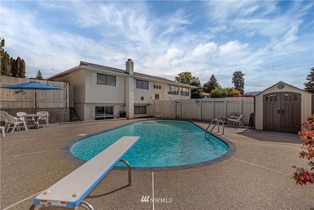 1715 7th Street - Photo 1