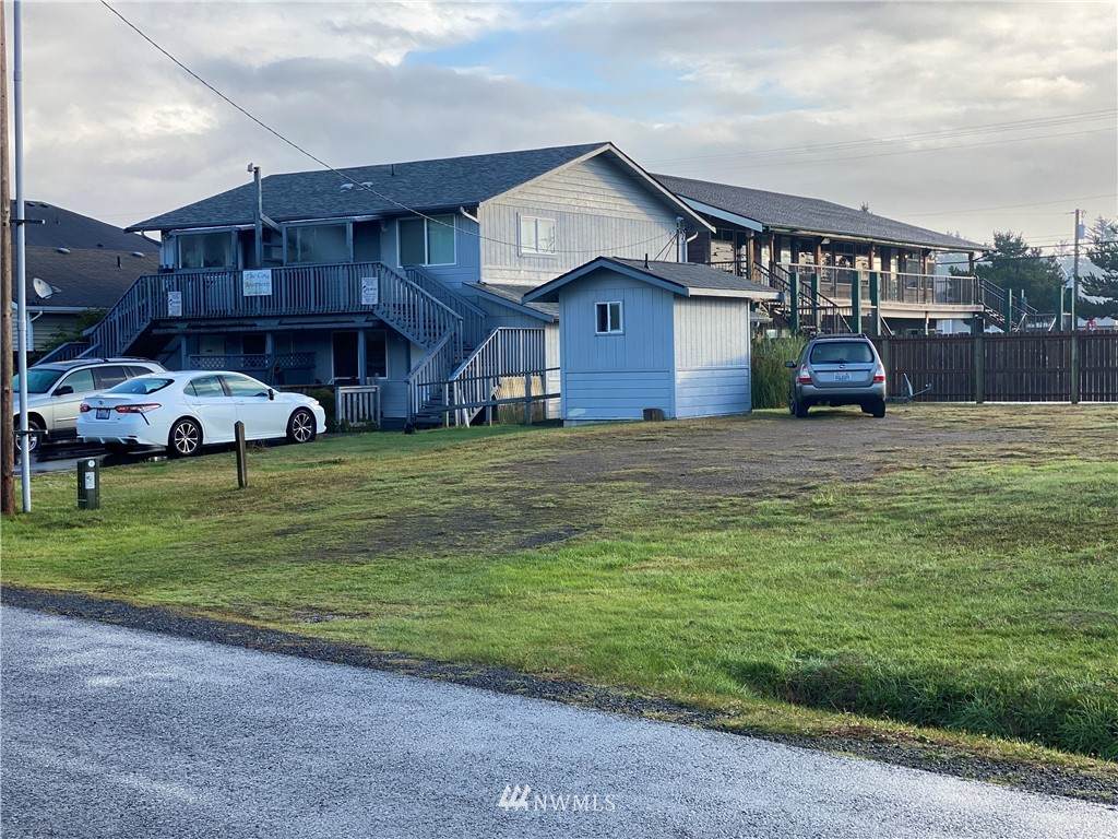 812 Minard Avenue - Photo 1