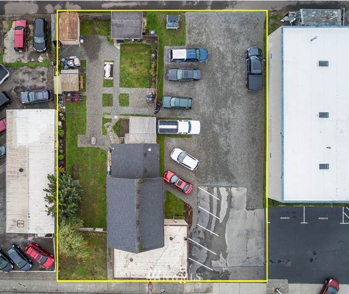 2318 Broadway Avenue - Photo 1