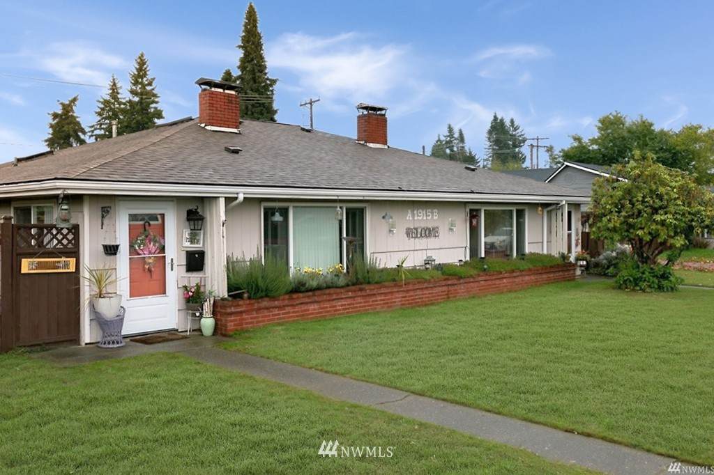 1915 2nd Street - Photo 1