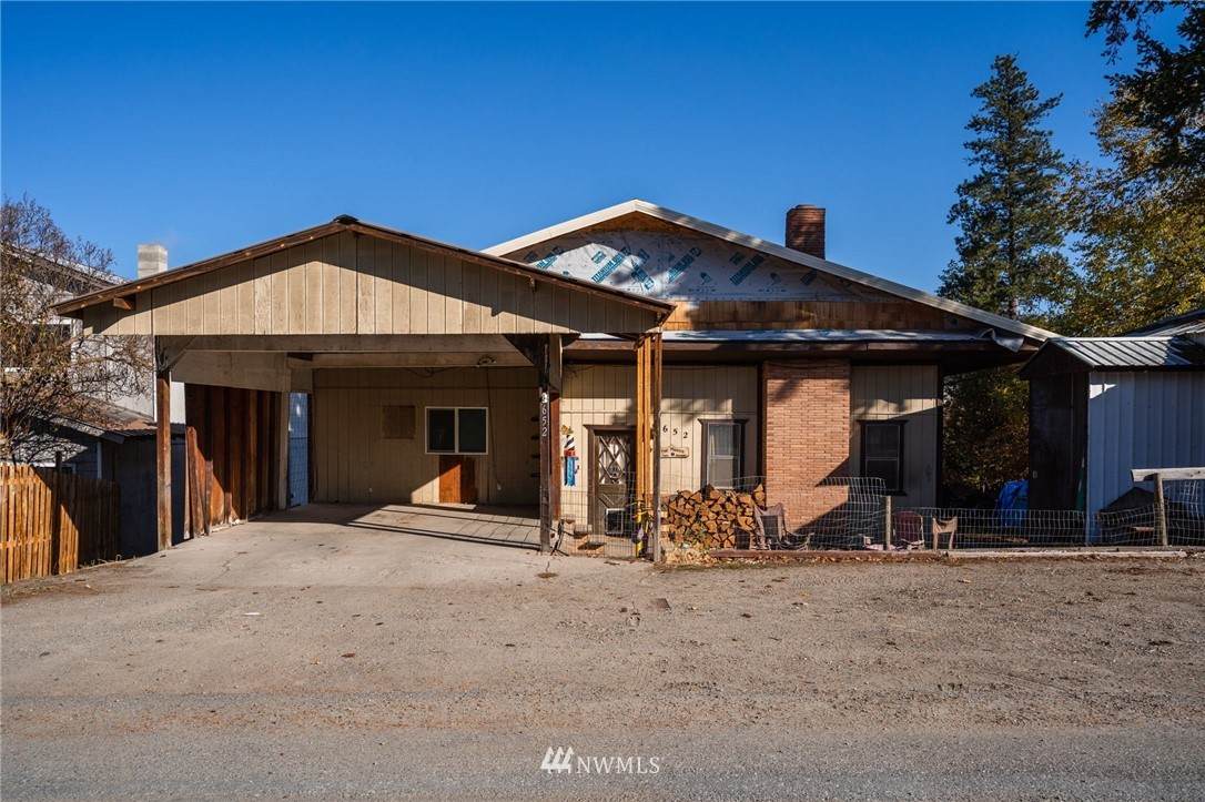 652 Adams Street - Photo 1