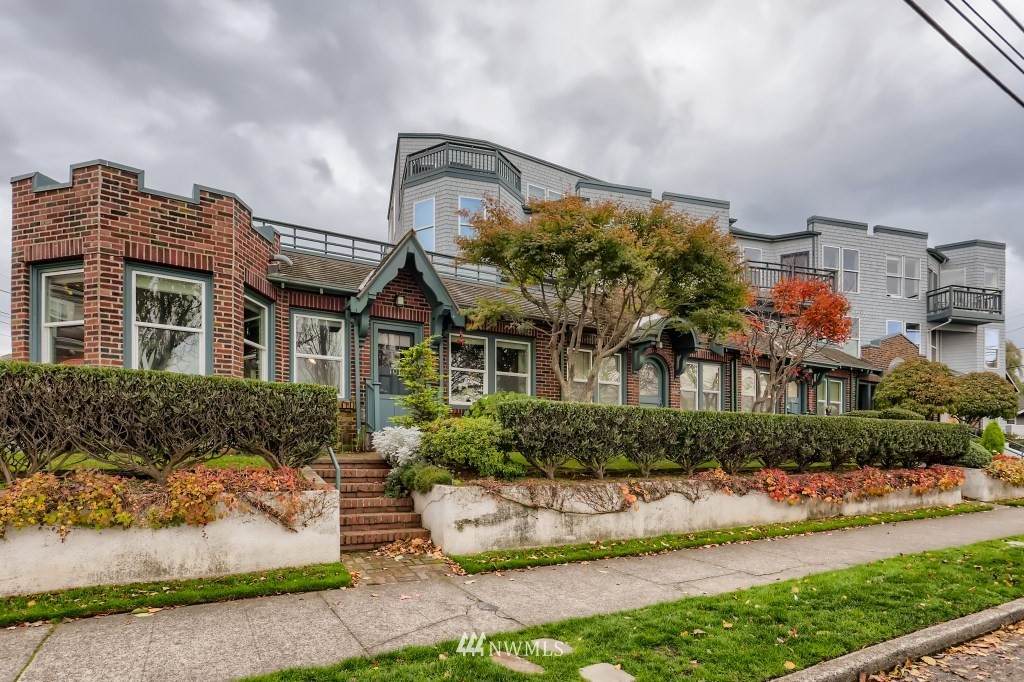 2920 Alki Avenue - Photo 1