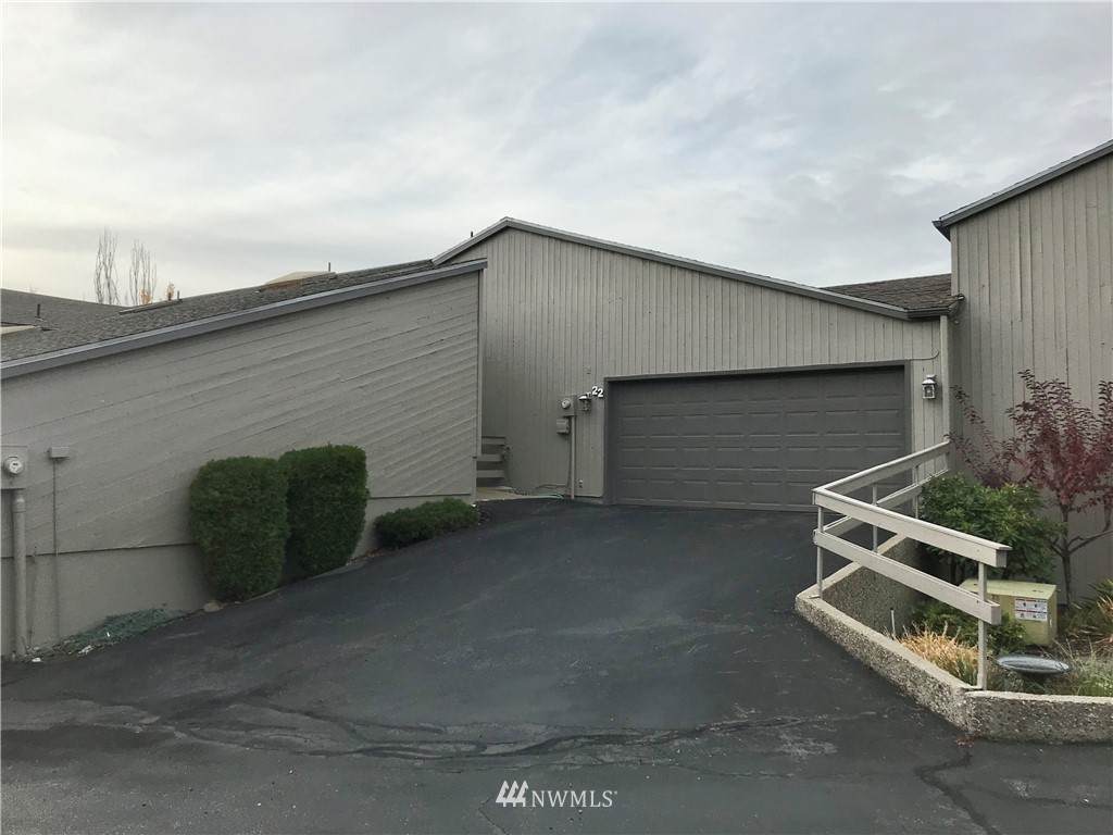 225 19th Street - Photo 1