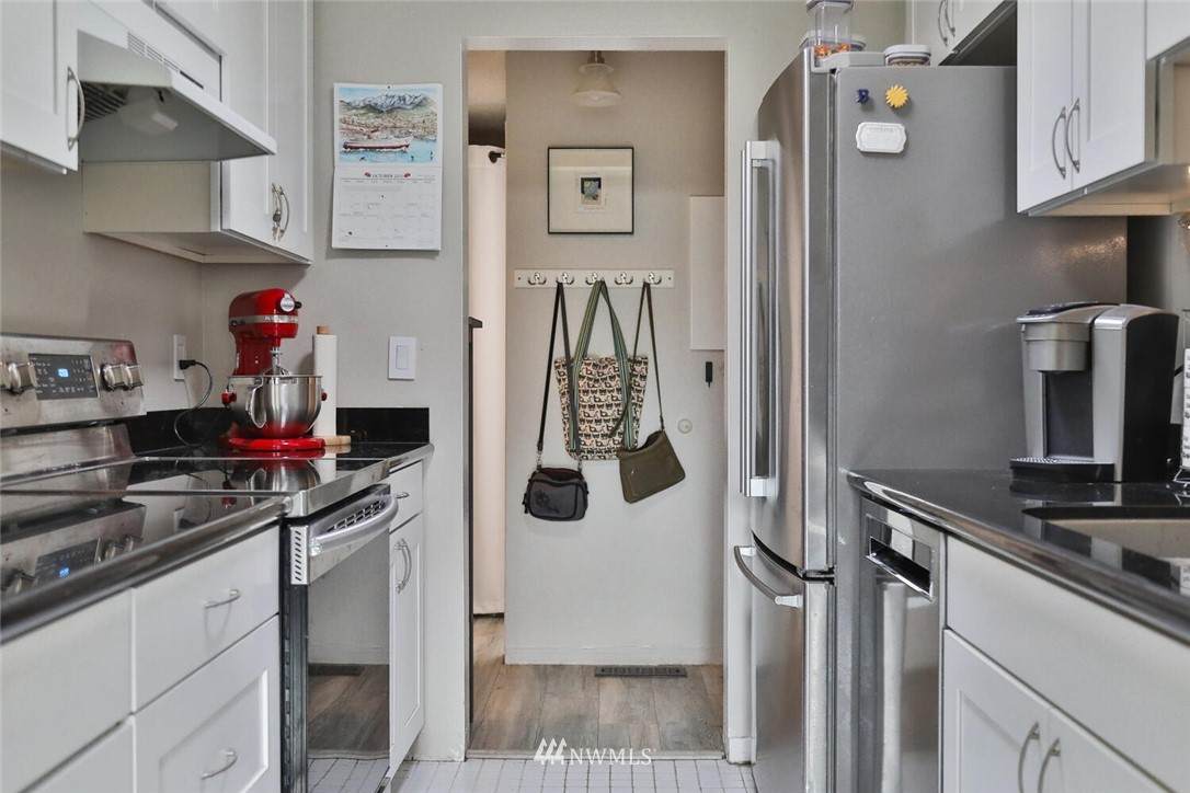 9905 124th Street - Photo 1
