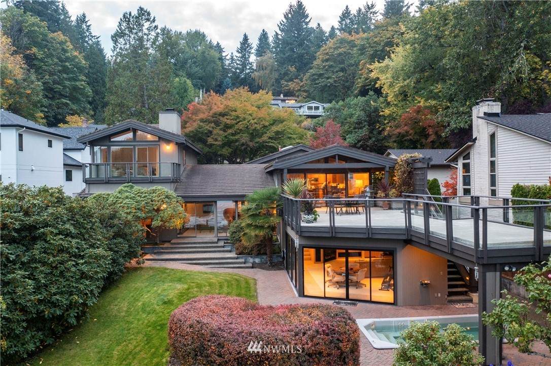 6650 Mercer Way - Photo 1
