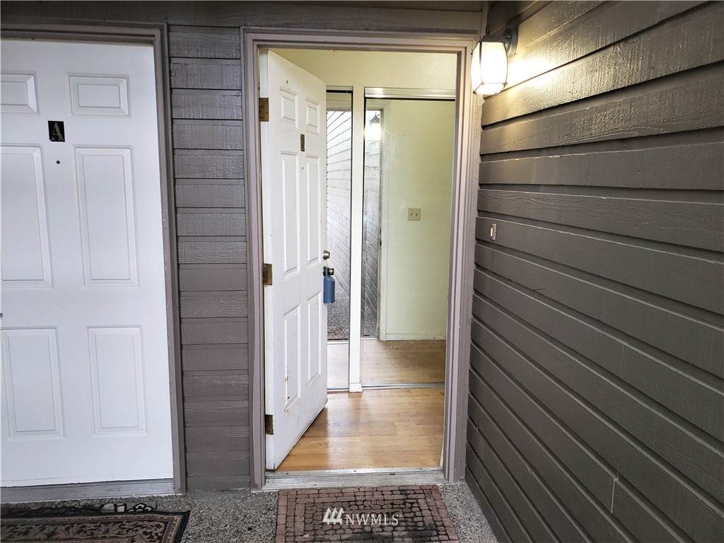 10007 123rd Street - Photo 1
