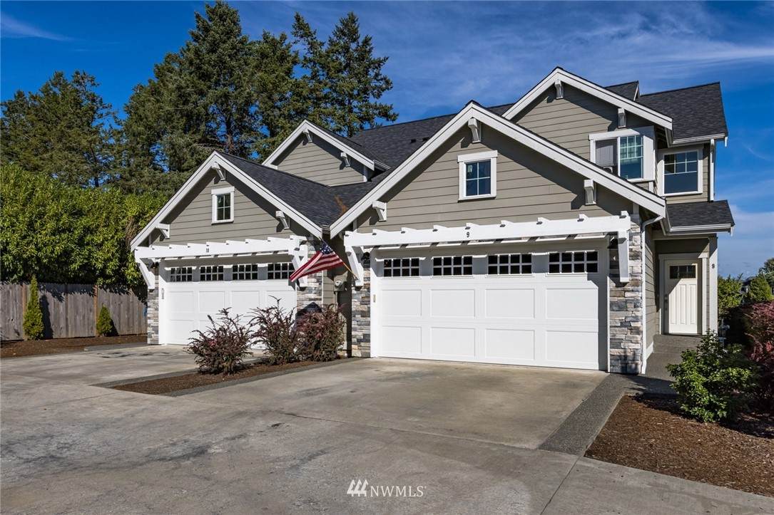 2200 Greenview Circle - Photo 1