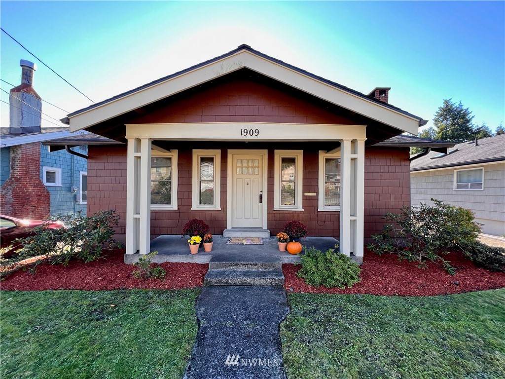 1909 6th Street - Photo 1