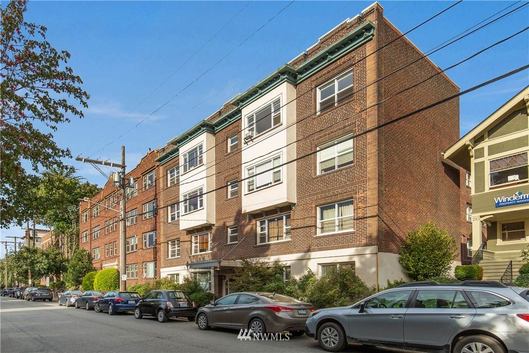 214 Summit Avenue - Photo 1