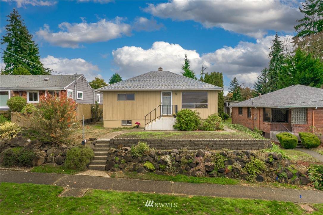 9026 38TH Avenue - Photo 1